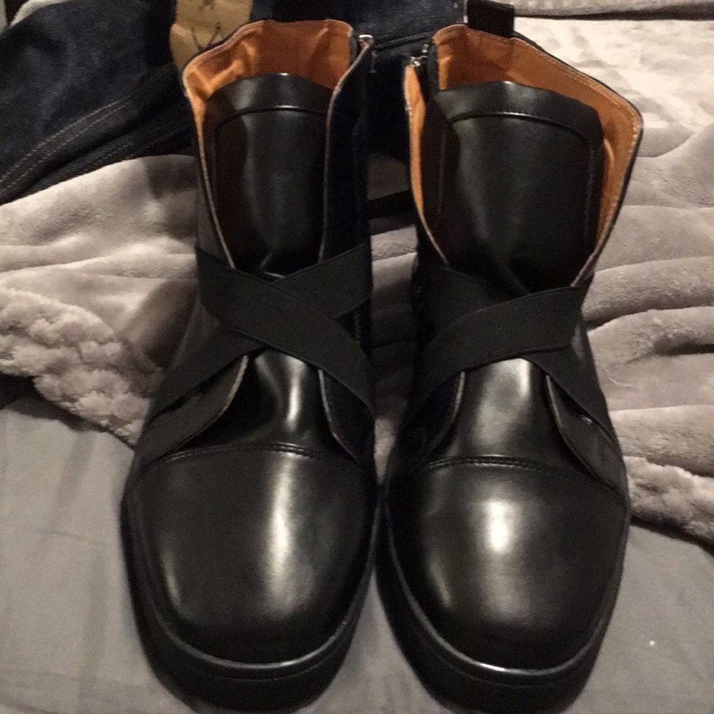 Christian Lube Vutton red bottoms for men